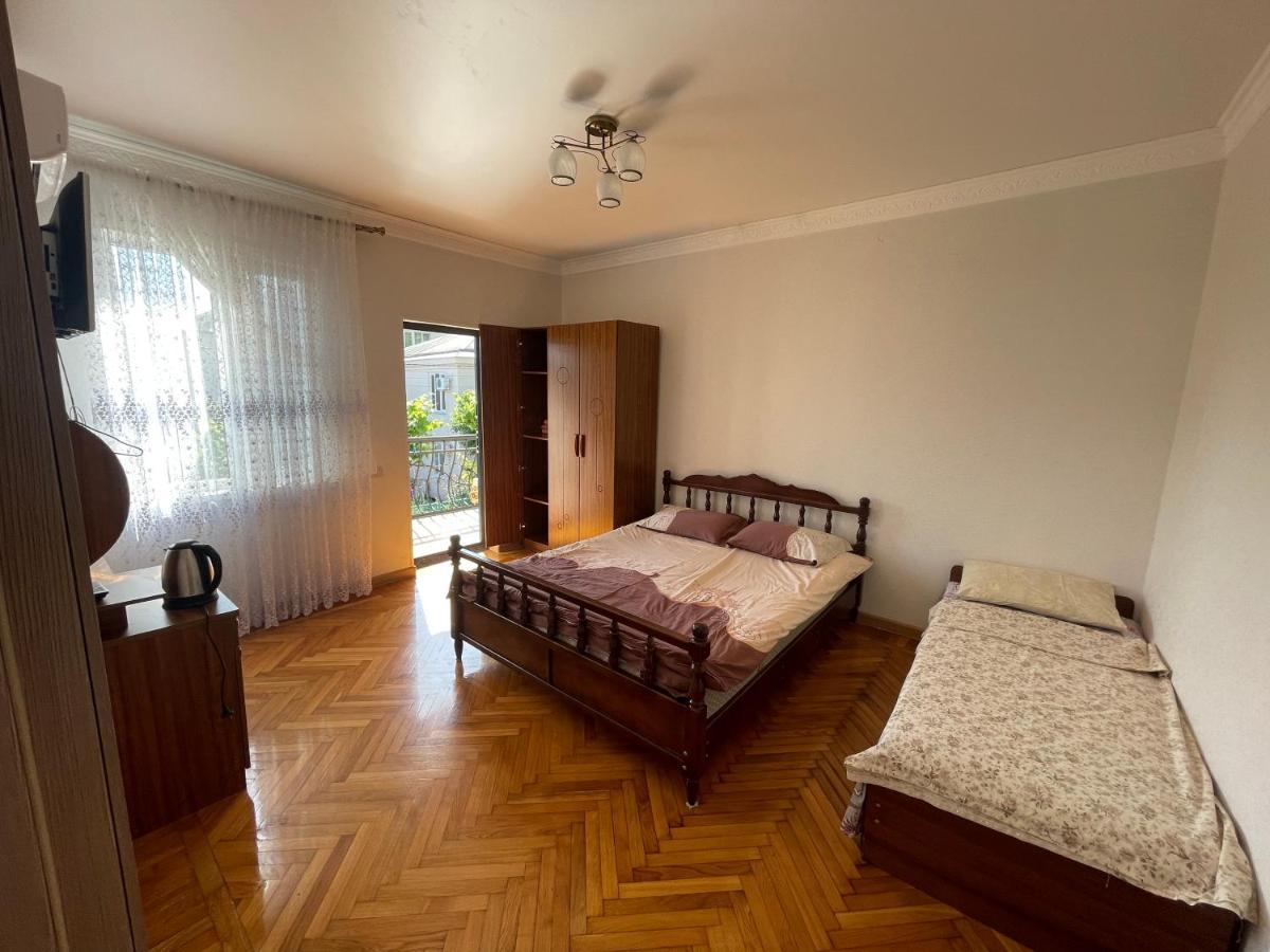 Гостевой Дом На Гечба Hotell Gagra Exteriör bild