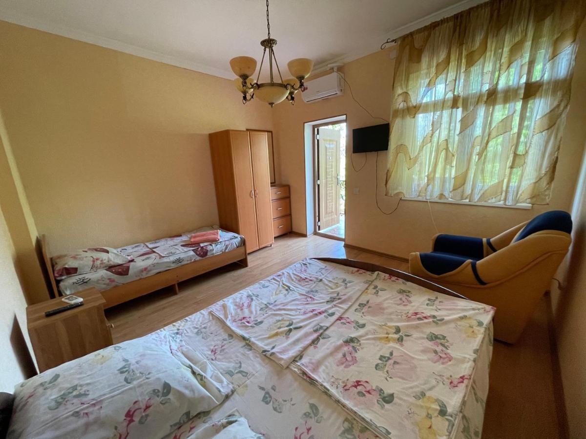 Гостевой Дом На Гечба Hotell Gagra Exteriör bild