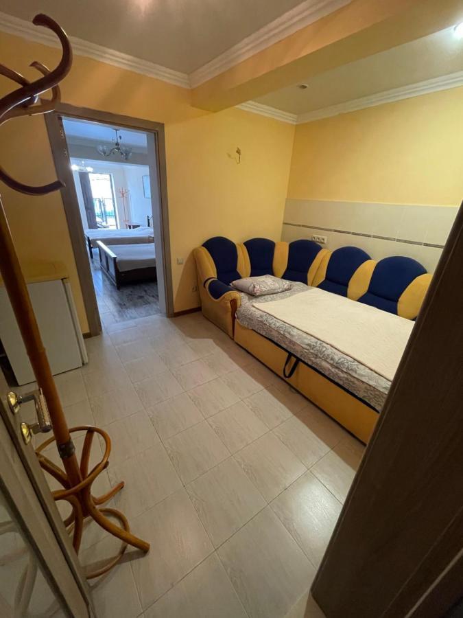Гостевой Дом На Гечба Hotell Gagra Exteriör bild